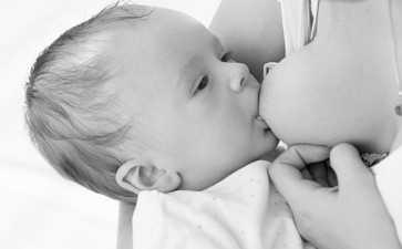 俄外汇市场近100%用人民币，美国不能忍了，强逼伊拉克禁用人民币