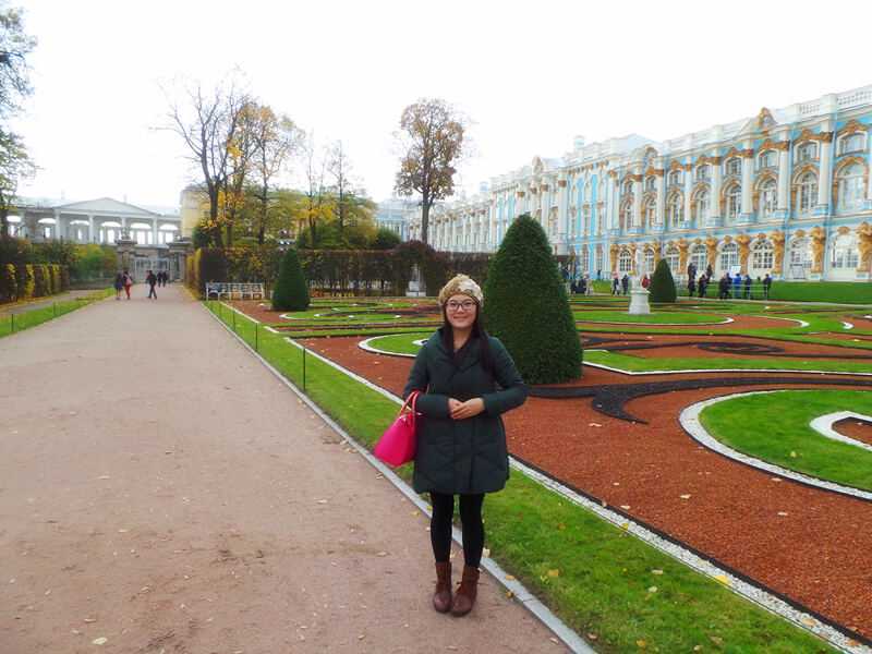 15岁的曹诚英当伴娘时，爱上了新郎胡适，双方同居怀孕后却被分手