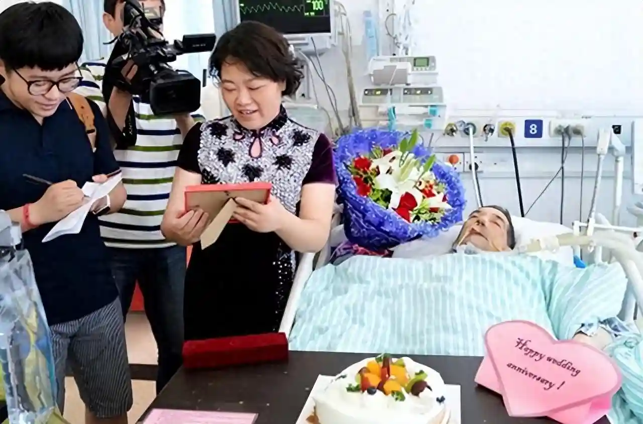 英国大叔爱上小15岁浙江女孩，为爱奔赴中国，婚后六年脑出血离世