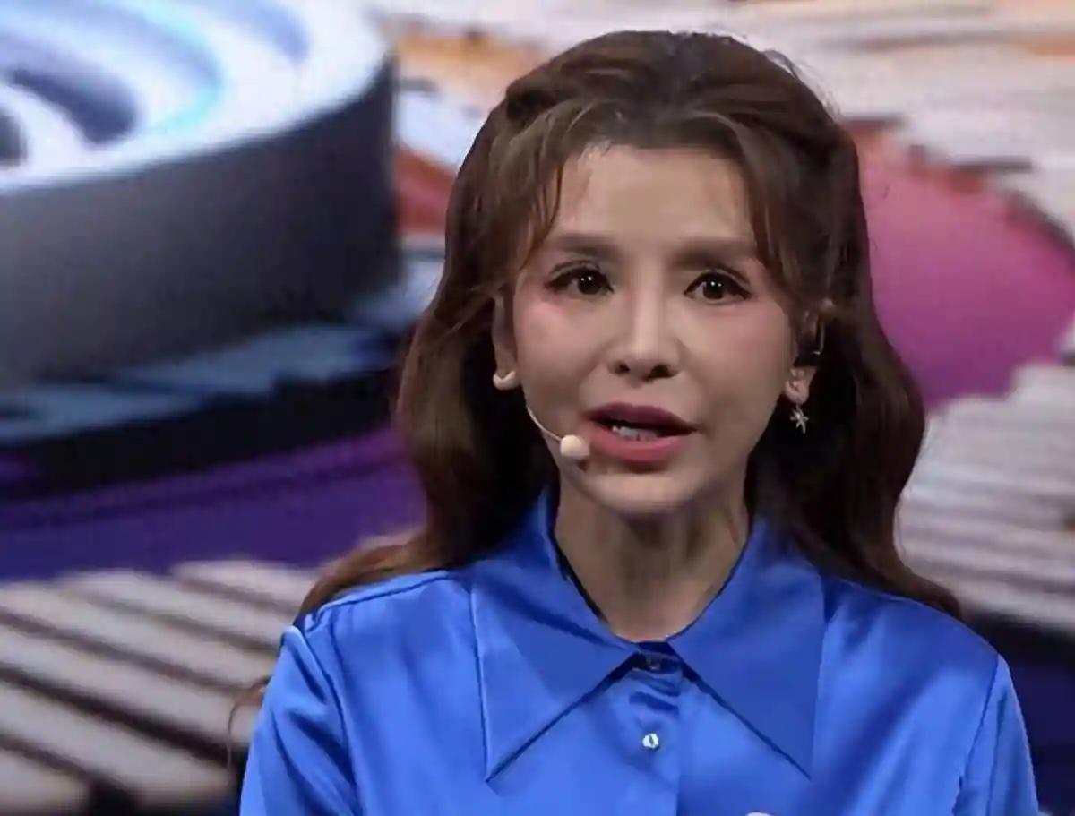 央视女主持朱迅：留学日本，抗癌多年，如今怎样了？