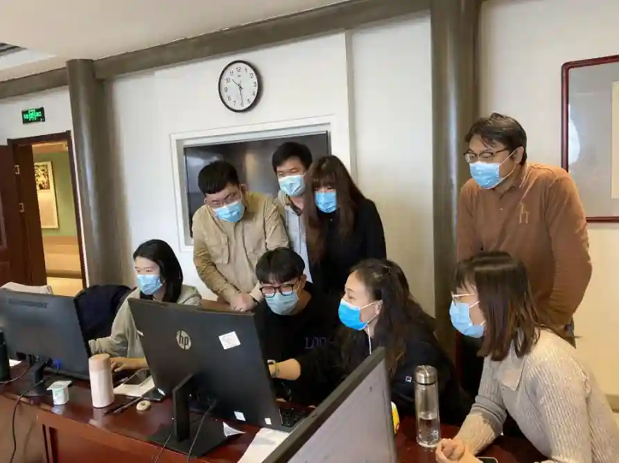 交流无障碍，海归流调员秒变“外交官”