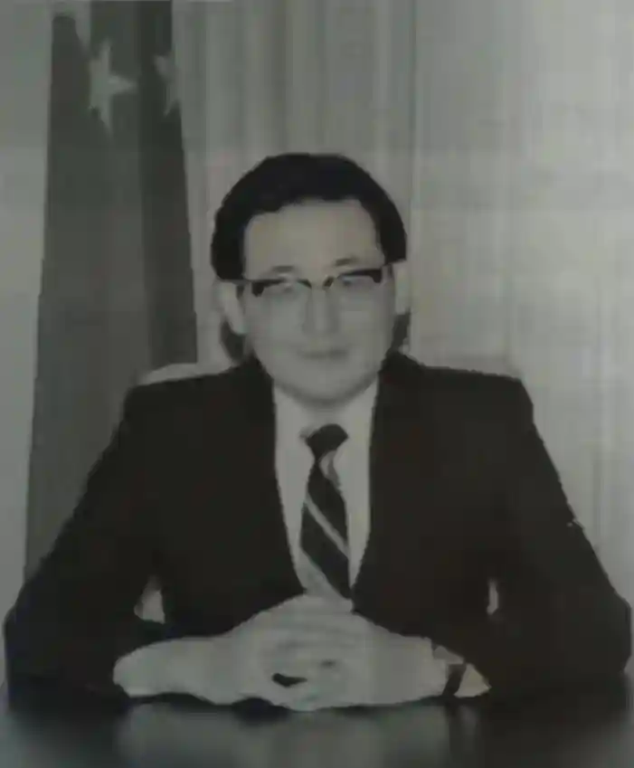 从生物学博士到外交官