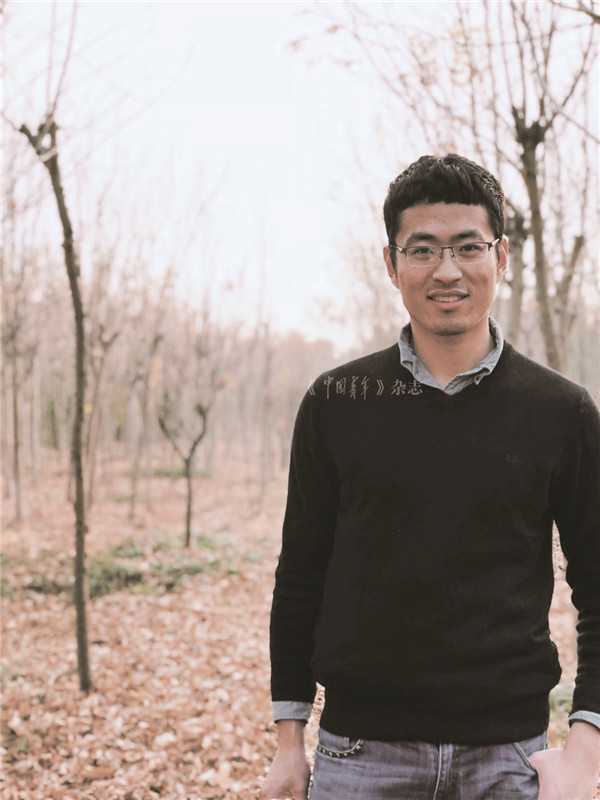 王菲送李嫣到英国留学！被网友偶遇未见李亚鹏，乘机场摆渡车回国