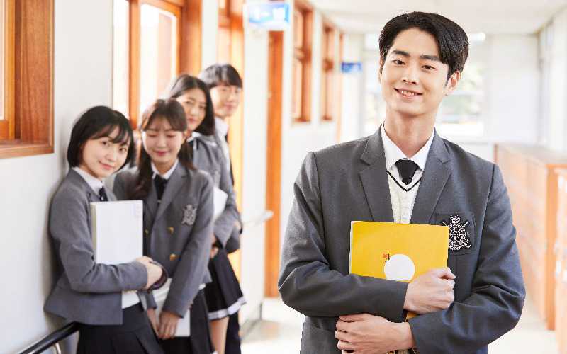 出国留学诱惑大？父母不要随大流送孩子出国，选择要谨慎